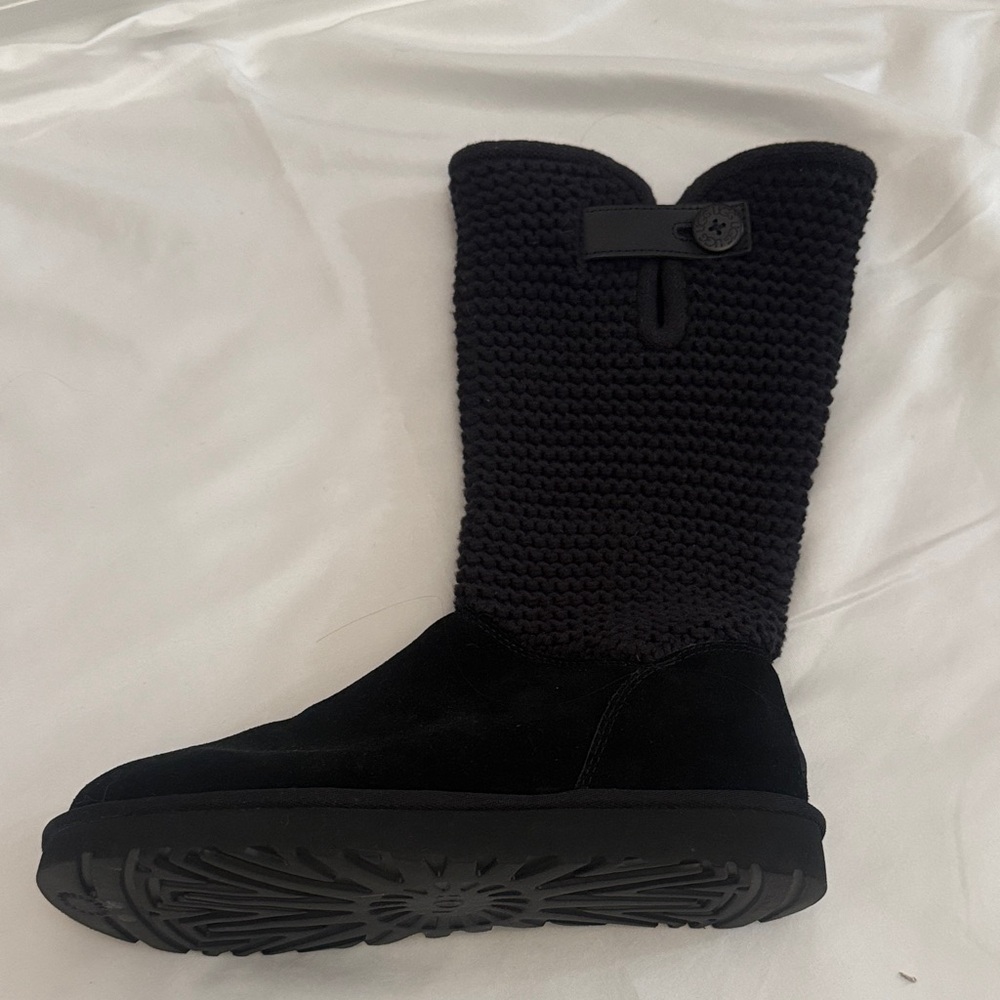 UGG Black Knit Women's Boots a
UGG